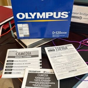 Olympus Camedia D-520 Zoom with Manuals